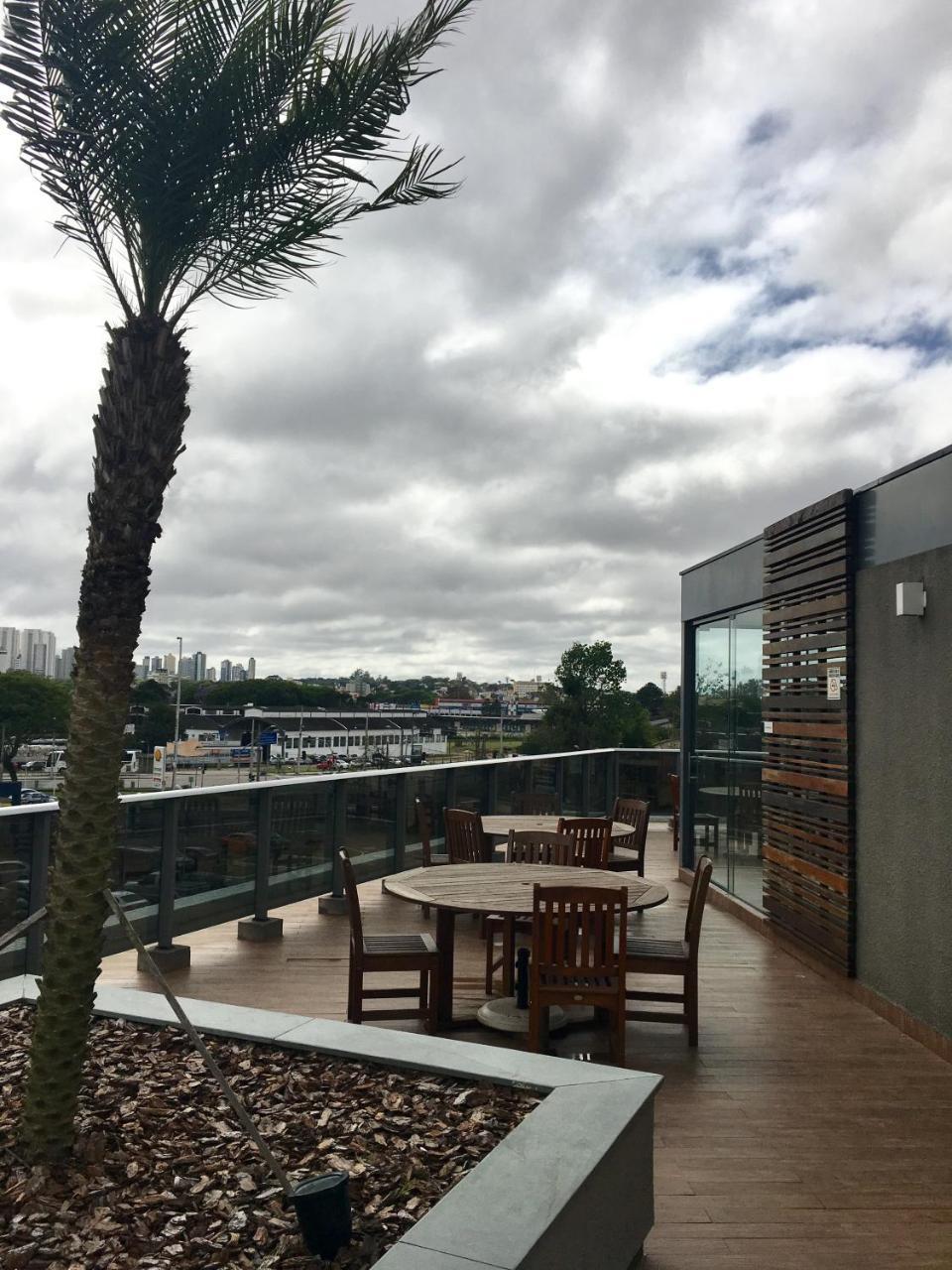 Estudio Moderno Com Linda Vista Para A Serra Curitiba Esterno foto