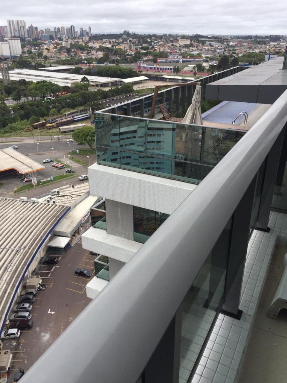 Estudio Moderno Com Linda Vista Para A Serra Curitiba Esterno foto